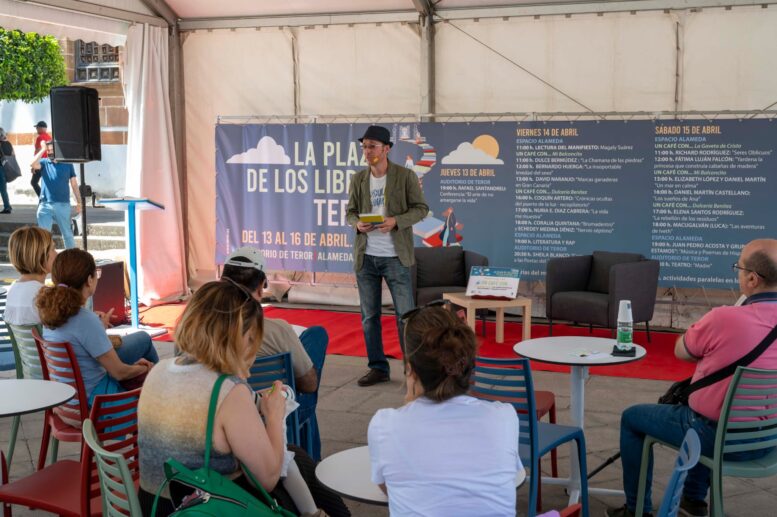 15-16_plaza-libros13