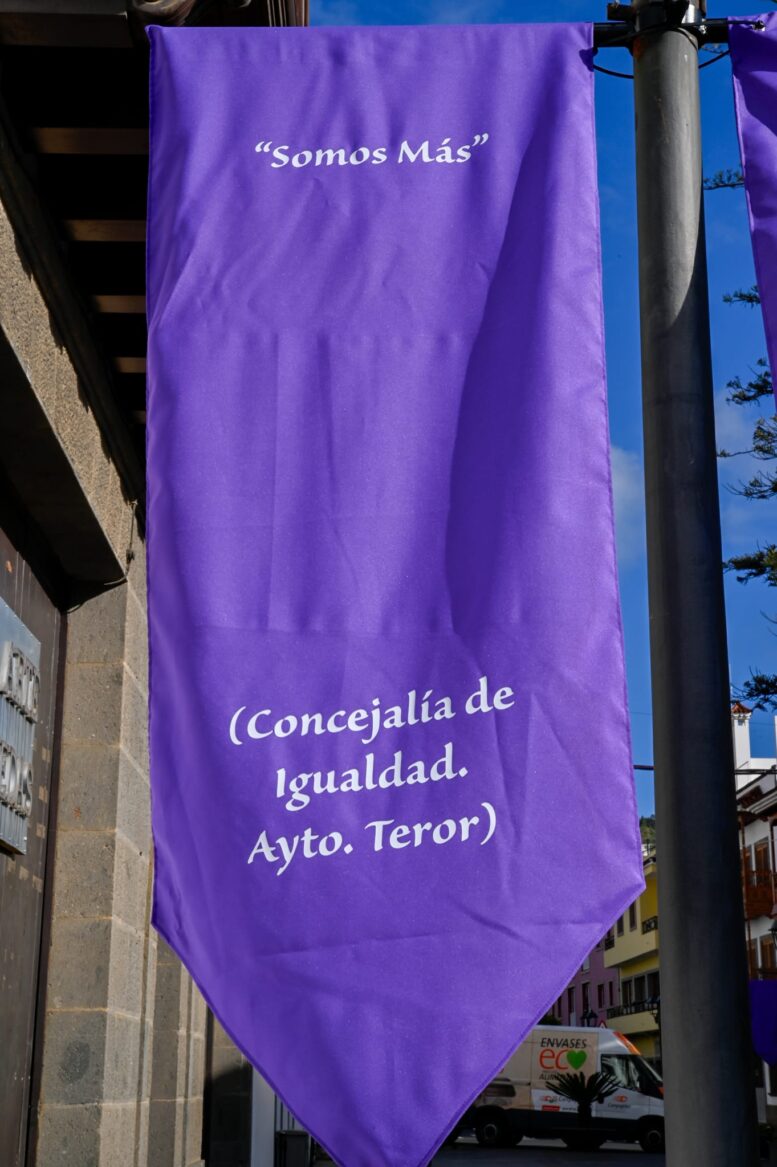 BANDEROLAS15